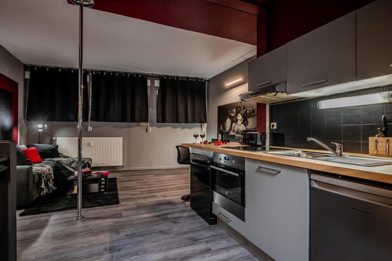 Cocon Sensuel - 50 Nuances - Les Cocons De Nath Apartment Montbeliard Bagian luar foto