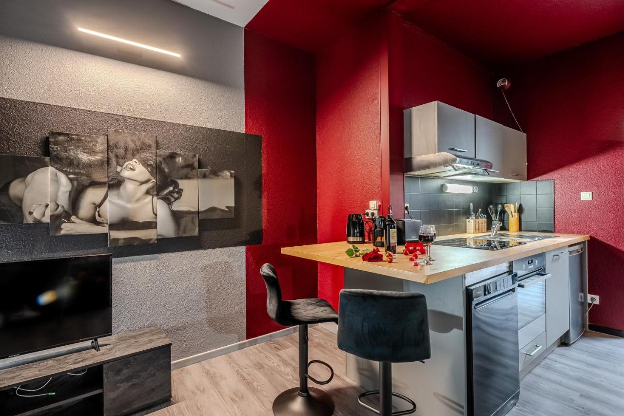 Cocon Sensuel - 50 Nuances - Les Cocons De Nath Apartment Montbeliard Bagian luar foto
